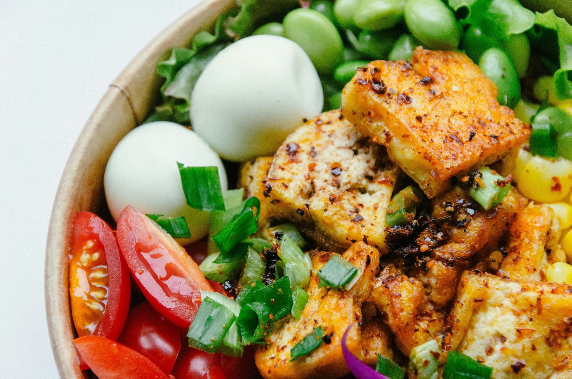 Egg salad bowl for a low-calorie high-protein lunch (Image by Anh Nguyen/Unsplash)